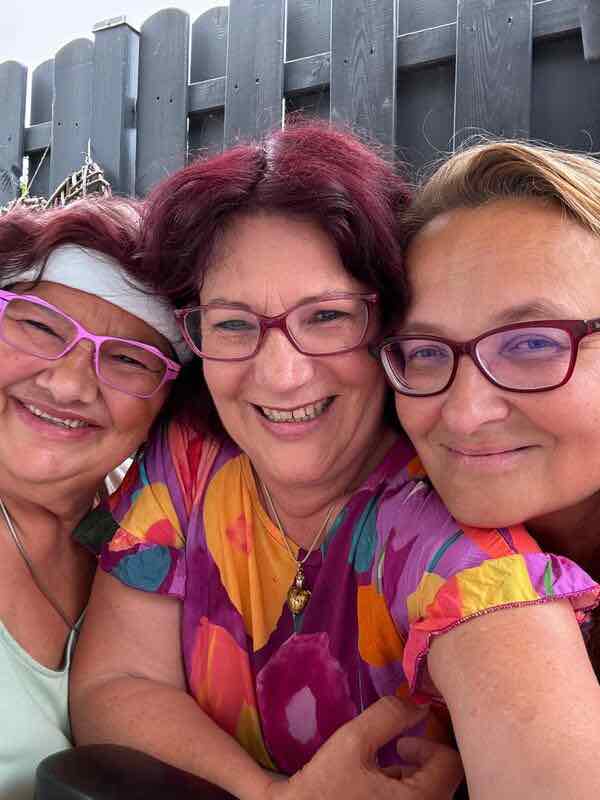 Petra Polk und Kundinnen