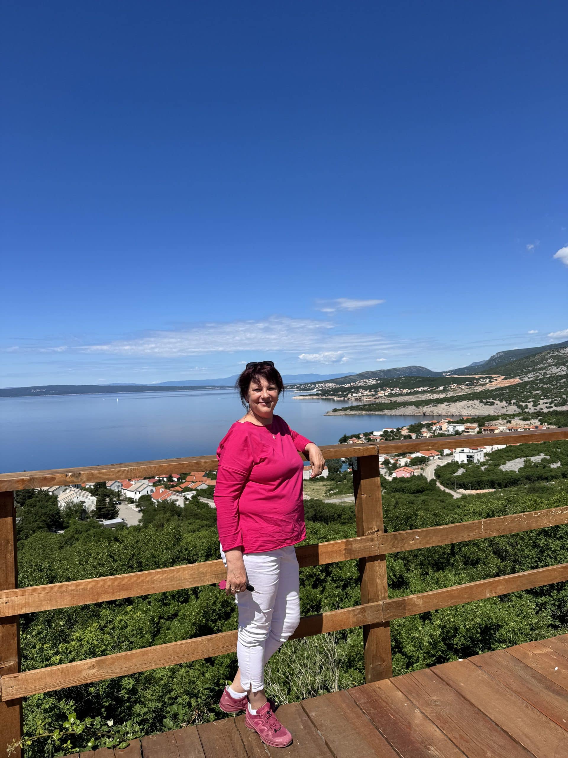 Petra Polk bei der Reise in Kroatien an der Küstenstraße Petra Polk bei der Reise in Kroatien an der Küstenstraße