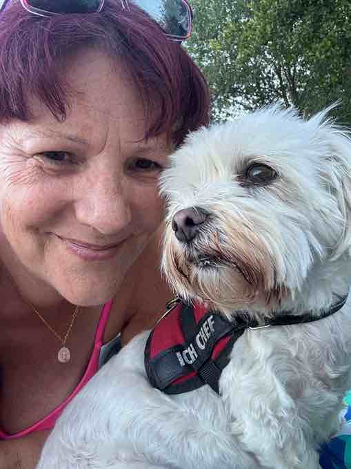 Petra Polk mit Hund einer Freundin
